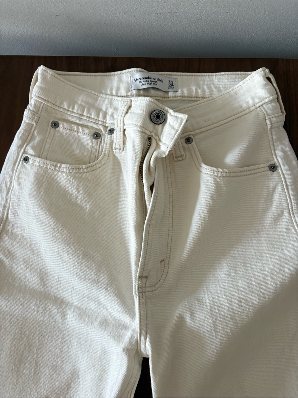 Abercrombie & Fitch Women’s Off-White Straight Jeans